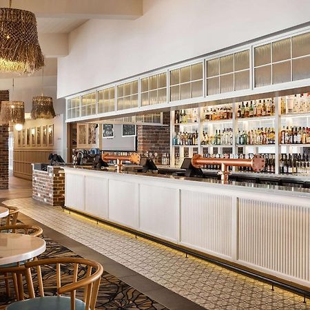 The Beachcomber Hotel & Resort, Ascend Hotel Collection Toukley Exteriér fotografie The bar at the River Cottage Cafe
