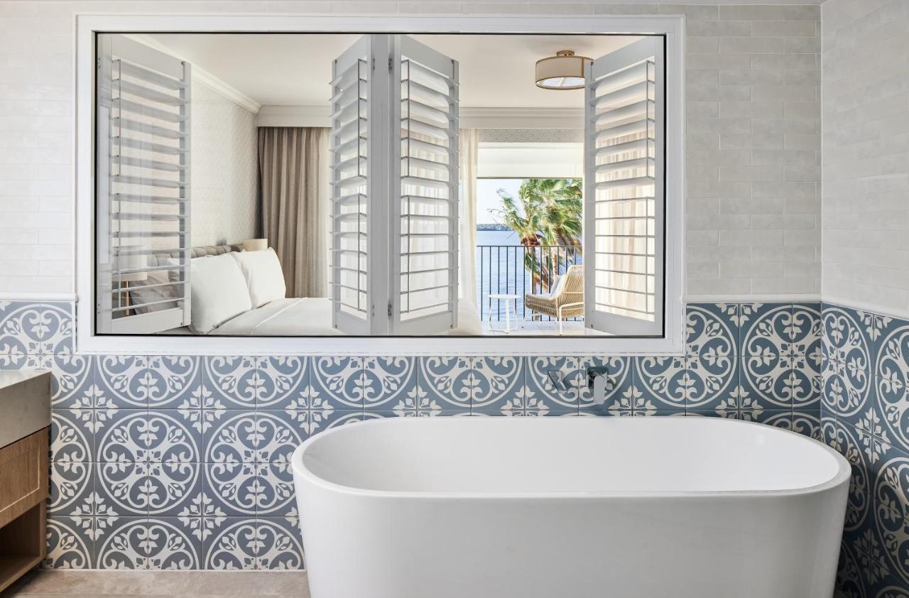 The Beachcomber Hotel & Resort, Ascend Hotel Collection Toukley Exteriér fotografie Bathroom mirror