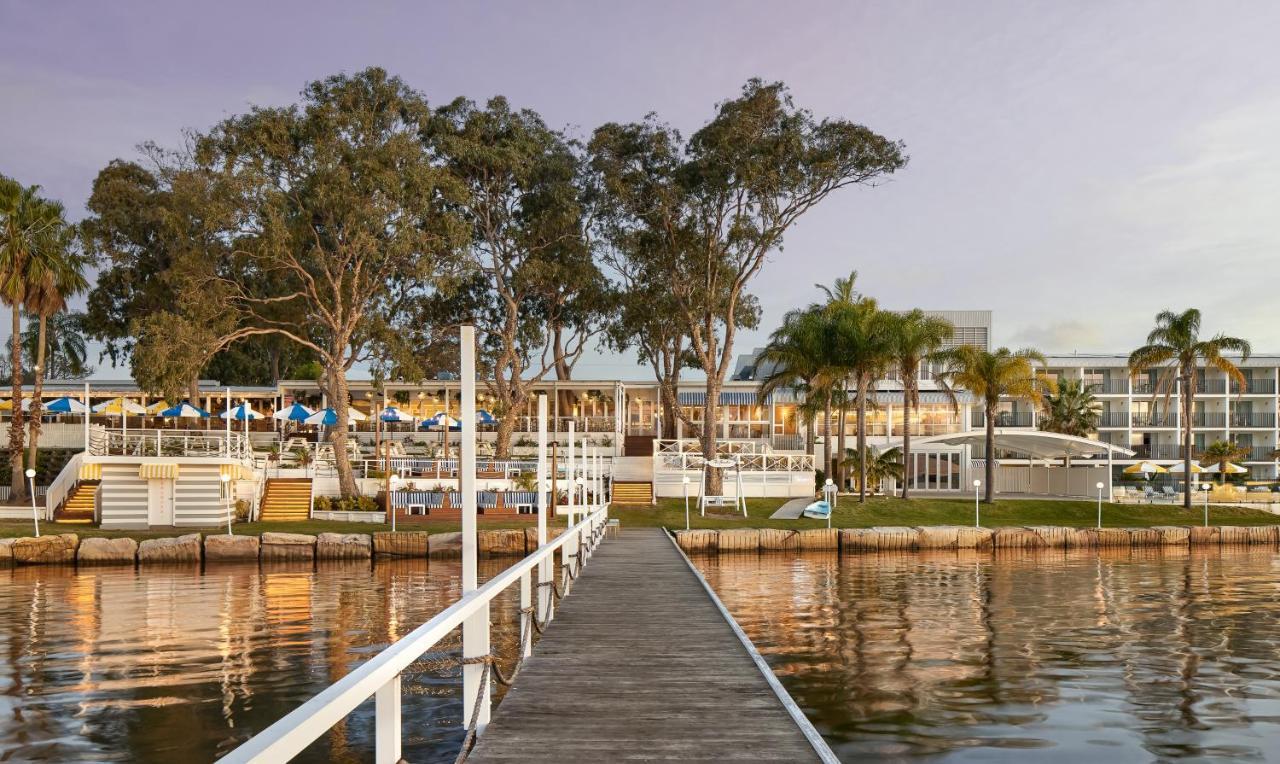 The Beachcomber Hotel & Resort, Ascend Hotel Collection Toukley Exteriér fotografie The Hotel Del Coronado