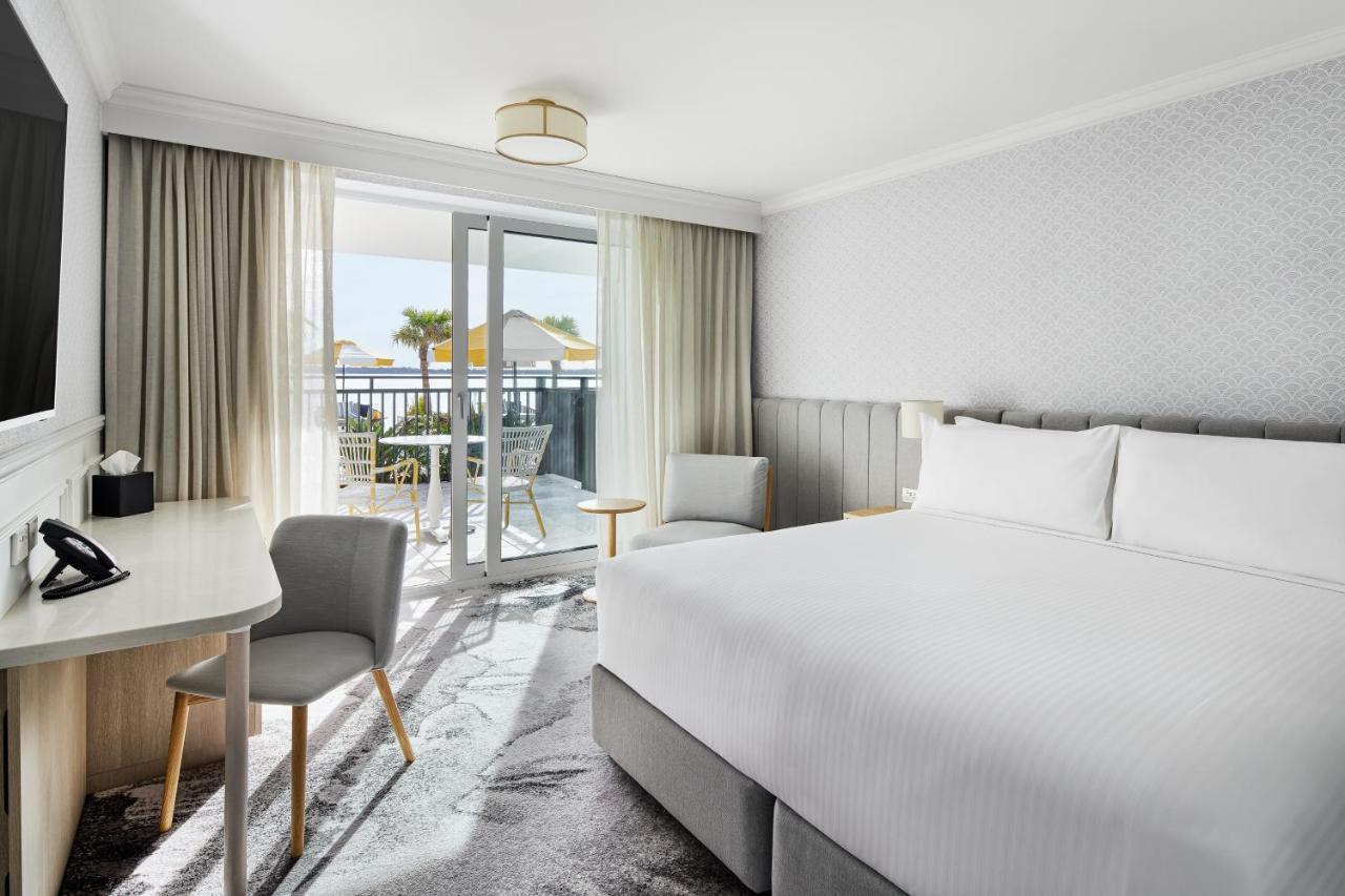 The Beachcomber Hotel & Resort, Ascend Hotel Collection Toukley Exteriér fotografie A guest room at the Hilton San Diego Bayfront