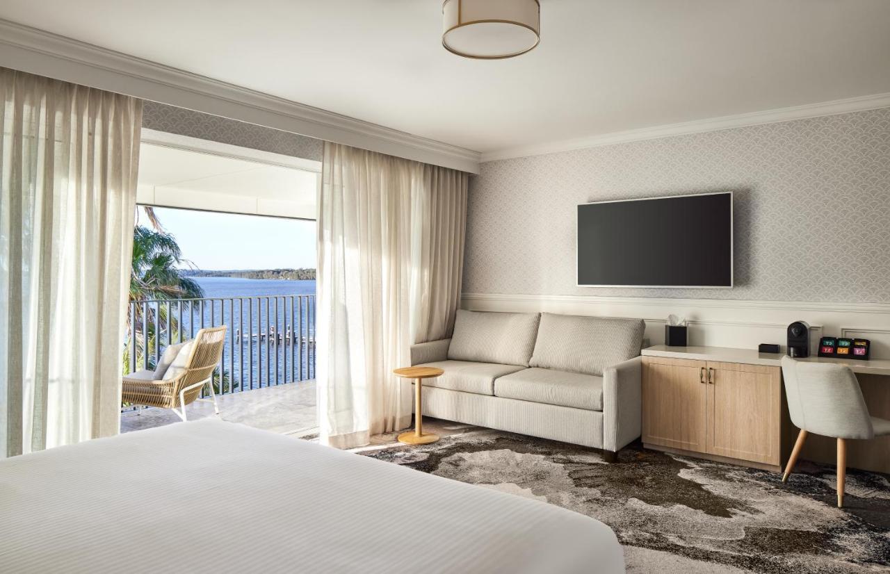 The Beachcomber Hotel & Resort, Ascend Hotel Collection Toukley Exteriér fotografie A guest room at the Hilton San Diego Bayfront