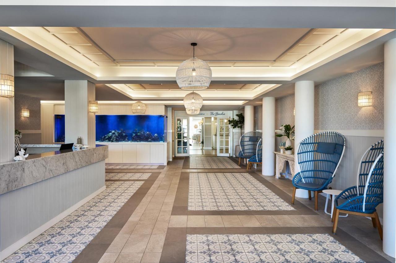 The Beachcomber Hotel & Resort, Ascend Hotel Collection Toukley Exteriér fotografie The lobby of the Ocean Club