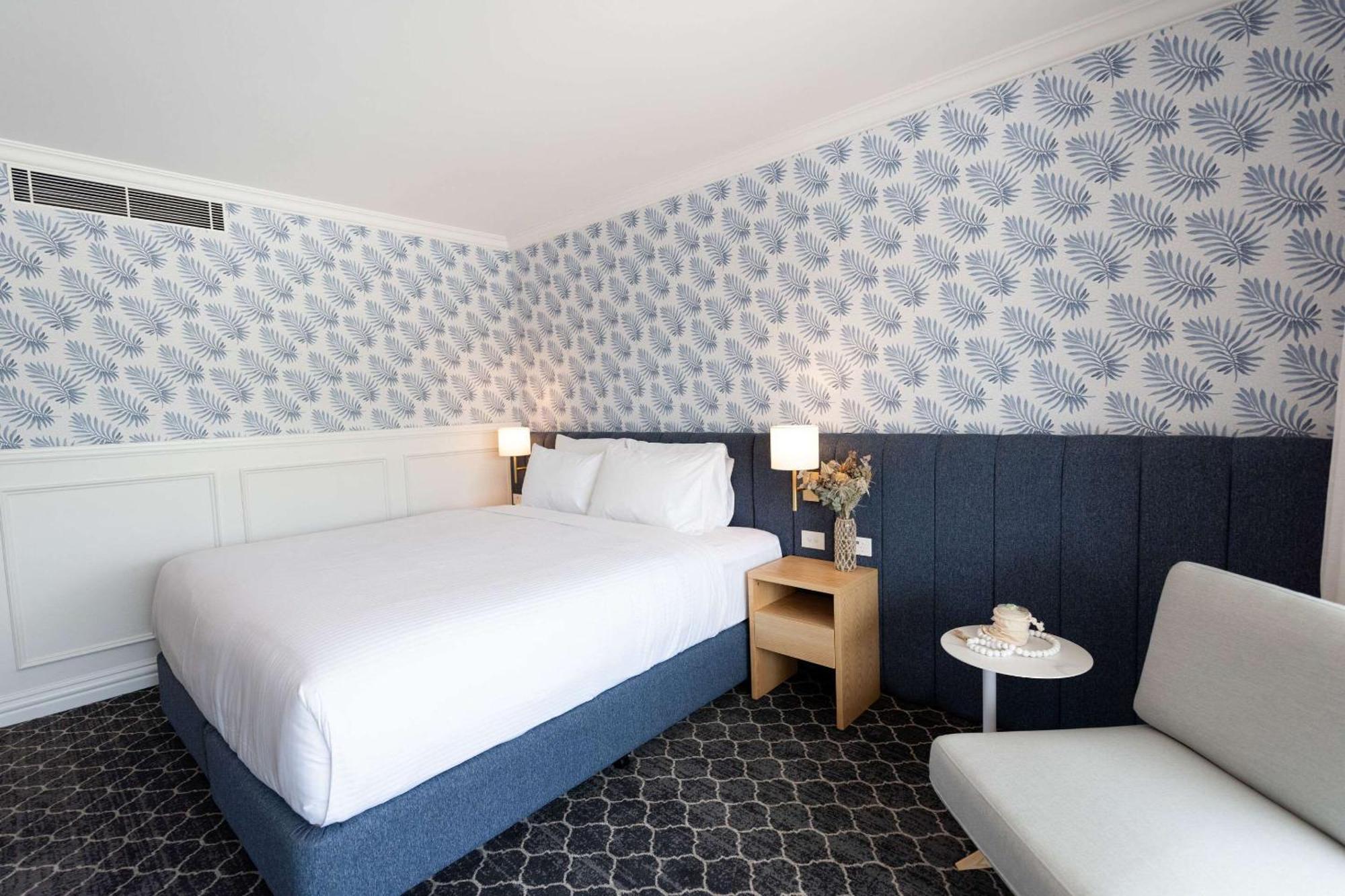 The Beachcomber Hotel & Resort, Ascend Hotel Collection Toukley Exteriér fotografie A room at the Hotel Zags