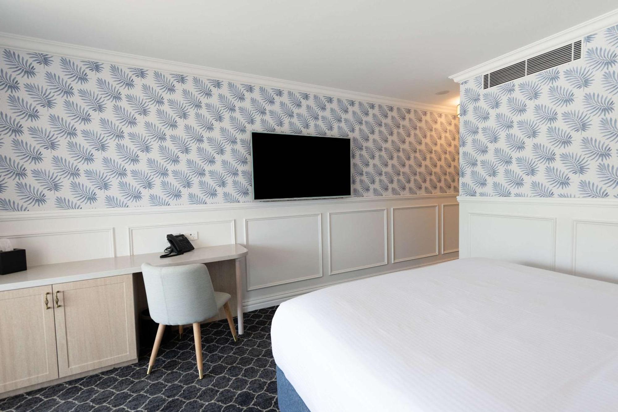 The Beachcomber Hotel & Resort, Ascend Hotel Collection Toukley Exteriér fotografie A room at the Hotel